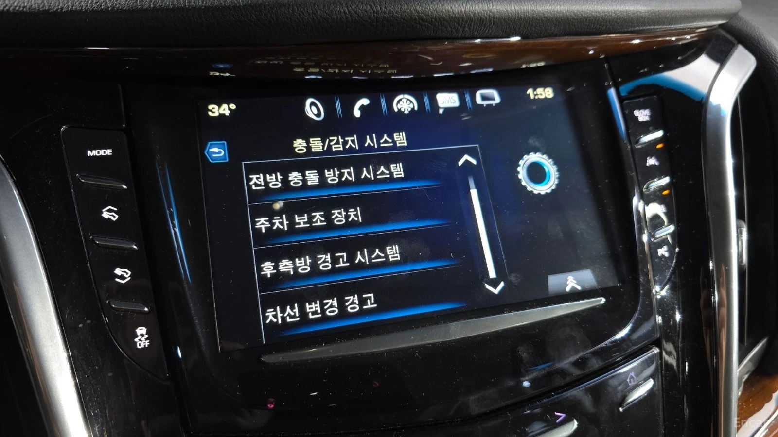 Cadillac Escalade 6.2* HUD* МОНИТОРИ* КОЖА* ОБДУХВ* ПАНО, снимка 14 - Автомобили и джипове - 55436261