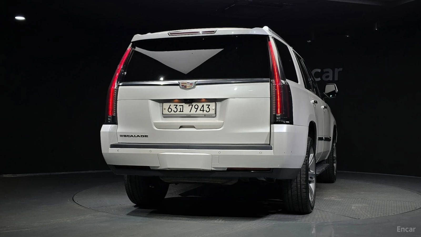 Cadillac Escalade 6.2* HUD* МОНИТОРИ* КОЖА* ОБДУХВ* ПАНО, снимка 4 - Автомобили и джипове - 55436261