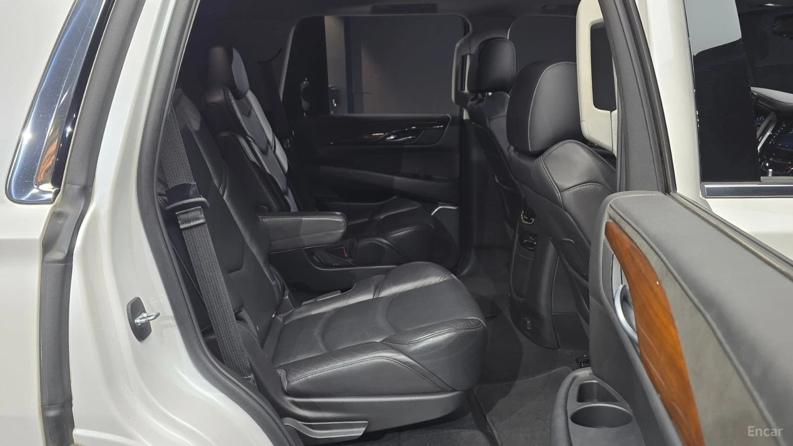 Cadillac Escalade 6.2* HUD* МОНИТОРИ* КОЖА* ОБДУХВ* ПАНО, снимка 10 - Автомобили и джипове - 55436261