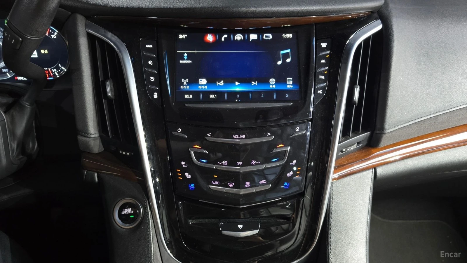 Cadillac Escalade 6.2* HUD* МОНИТОРИ* КОЖА* ОБДУХВ* ПАНО, снимка 12 - Автомобили и джипове - 55436261