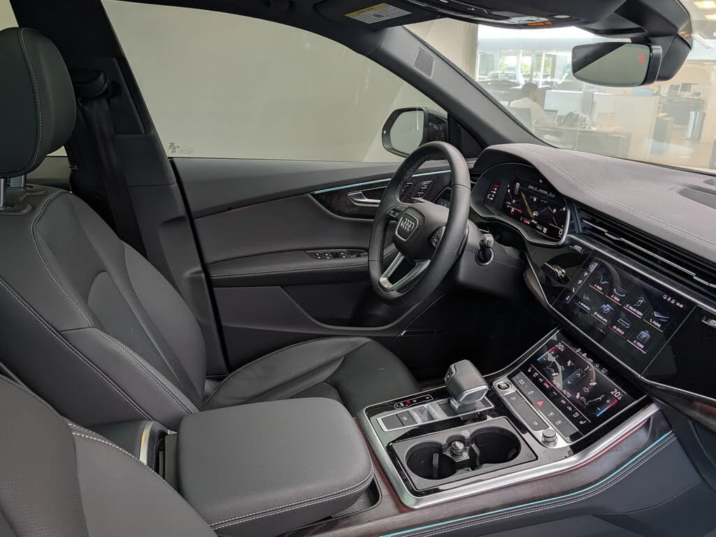 Audi Q8 55TFSI* BLACK OPTIC* B&O* ОБДУХ* ПАНО* КРАЙНА ЦЕНА, снимка 8 - Автомобили и джипове - 56101145