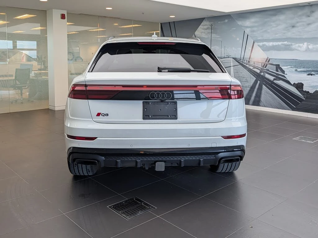 Audi Q8 55TFSI* BLACK OPTIC* B&O* ОБДУХ* ПАНО* КРАЙНА ЦЕНА, снимка 4 - Автомобили и джипове - 56101145