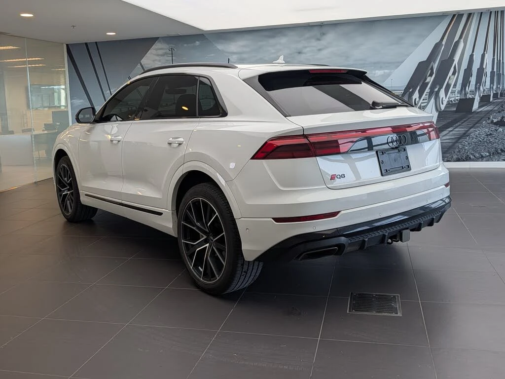 Audi Q8 55TFSI* BLACK OPTIC* B&O* ОБДУХ* ПАНО* КРАЙНА ЦЕНА, снимка 3 - Автомобили и джипове - 56101145