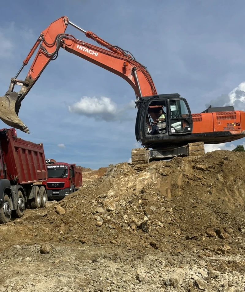 Багер Hitachi 350 , снимка 2 - Индустриална техника - 51977702