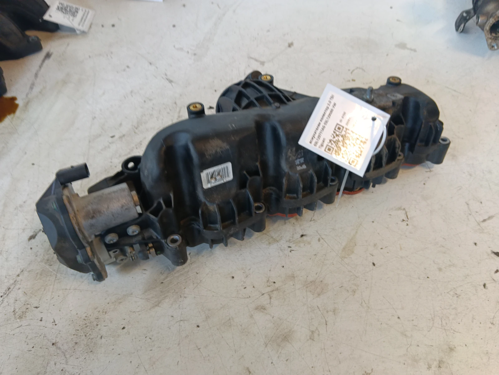 всмукателен колектор 2.0 TDI 03L129711AG 03L129086 VW Tiguan