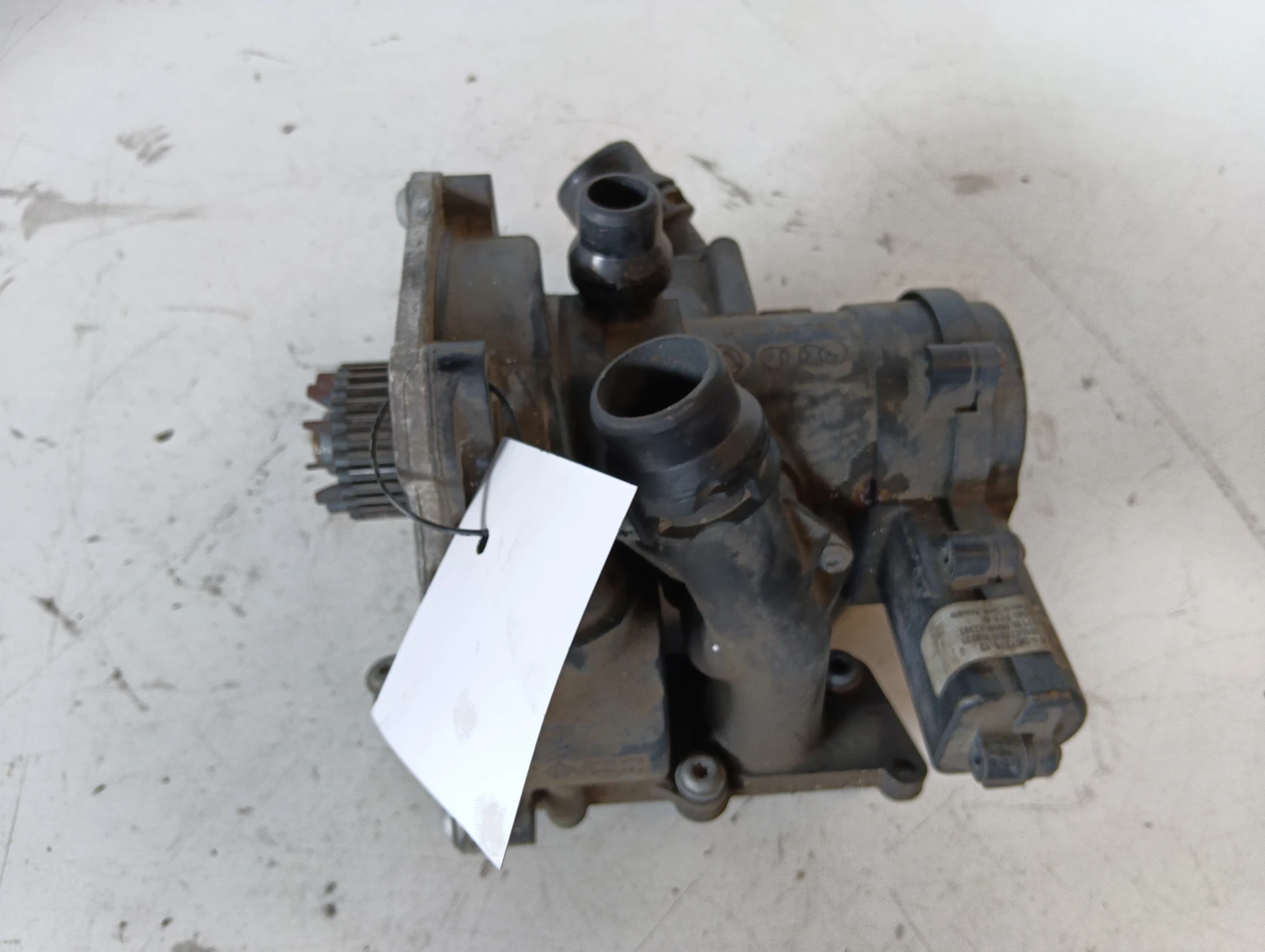 тяло термостат 2.0 TFSI 06L121012A 06L121111H Audi A6
