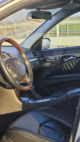 Mercedes-Benz E 500 РЕАЛНИ КМ/Без ръжда/Фабрична боя/Сервизна Книжка! - 7650 € / 14962.10 лв. - 51470643 10