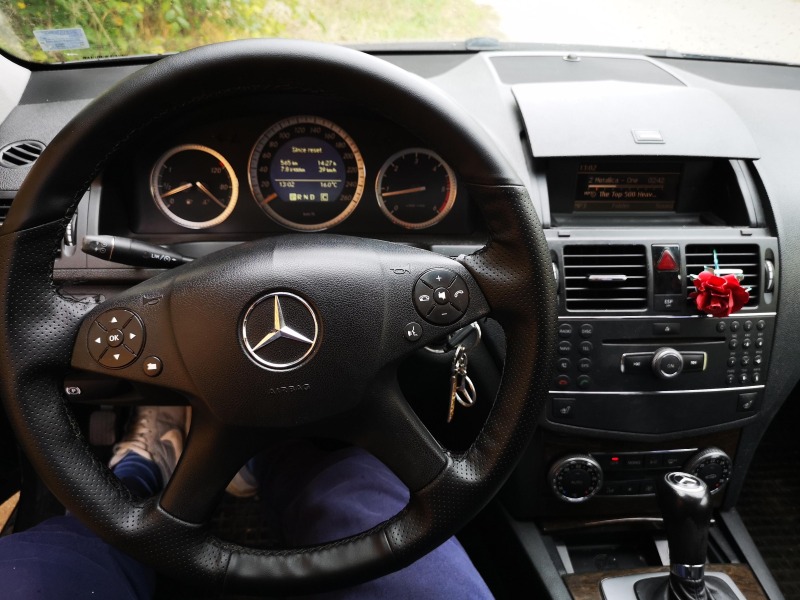 Mercedes-Benz 220, снимка 4 - Автомобили и джипове - 45371606