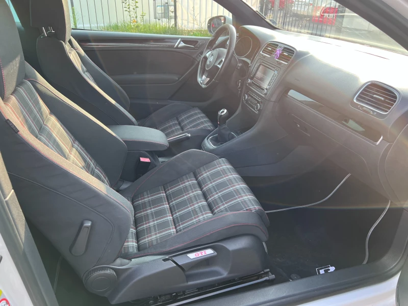 VW Golf GTI 211+ 6 Скорости Навигация Реални километри , снимка 15 - Автомобили и джипове - 51415196