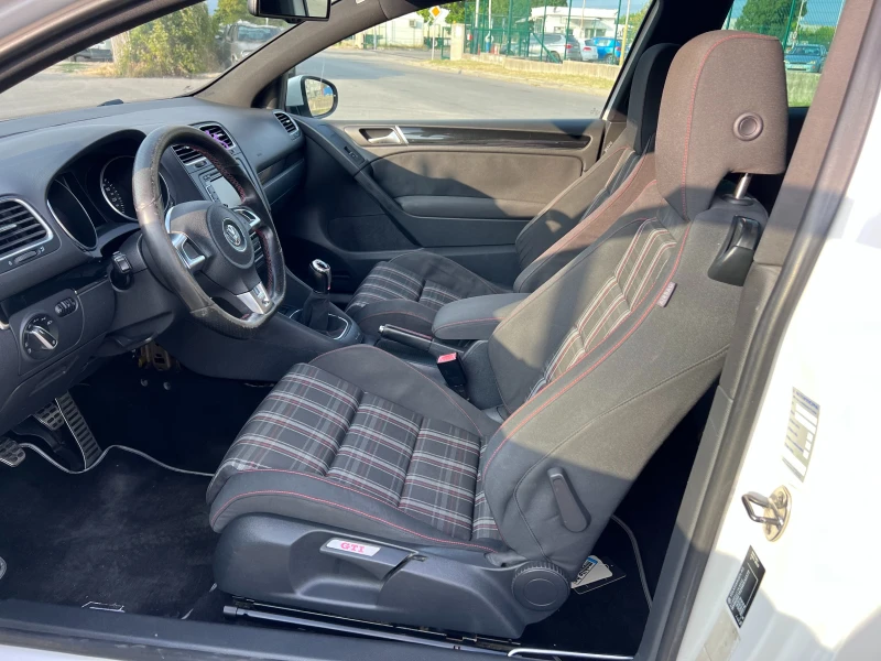 VW Golf GTI 211+ 6 Скорости Навигация Реални километри , снимка 7 - Автомобили и джипове - 51415196