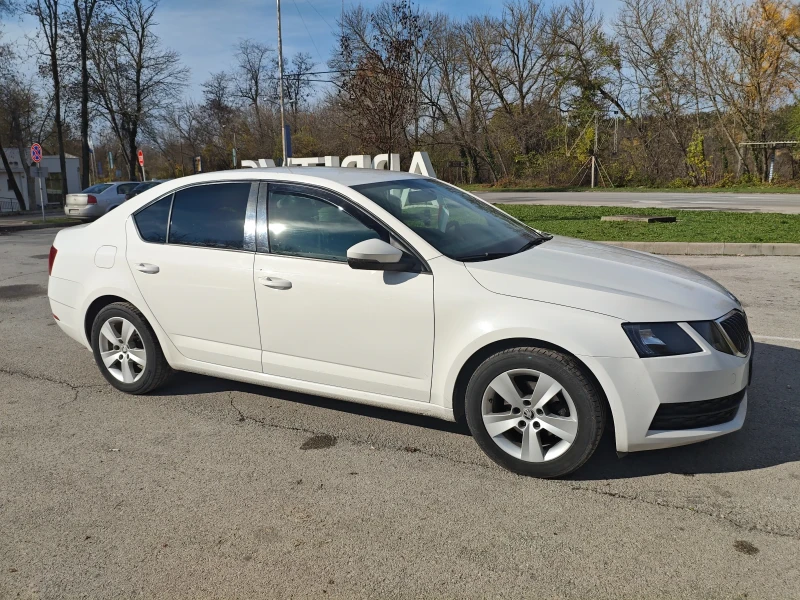 Skoda Octavia Купувана нова от България, снимка 2 - Автомобили и джипове - 52391938