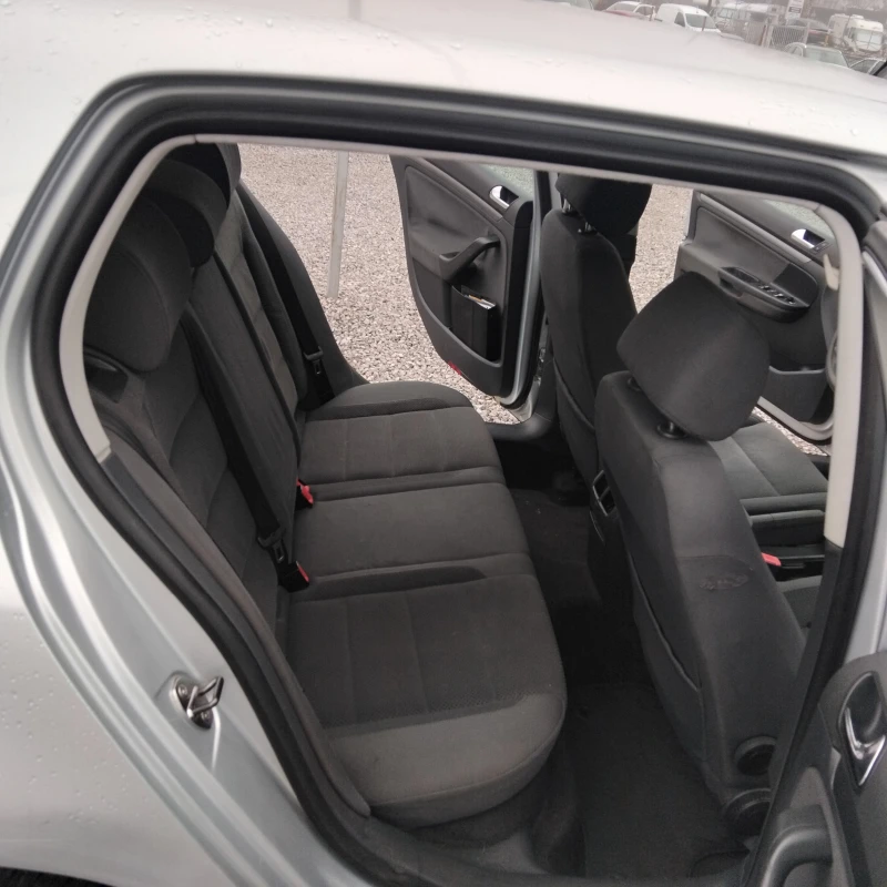VW Golf 1.6, снимка 11 - Автомобили и джипове - 52788719