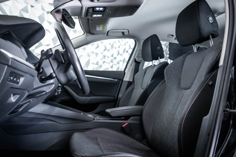 Skoda Octavia 2.0 TDI * LED, снимка 13 - Автомобили и джипове - 52803809