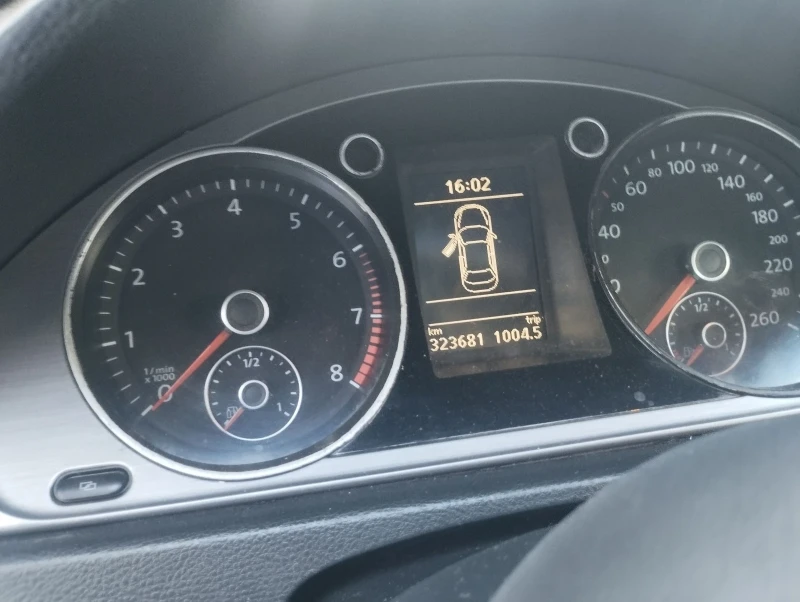 VW Passat Кожен салон, метан, снимка 10 - Автомобили и джипове - 53342065