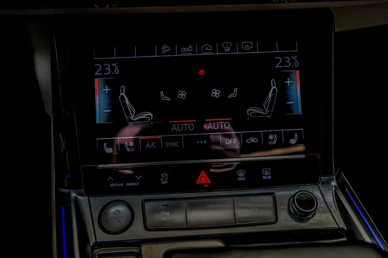 Audi E-Tron 55 95kWh/Quattro/Камера 360/Обдухване/Bang&Olufsen, снимка 11 - Автомобили и джипове - 53580997