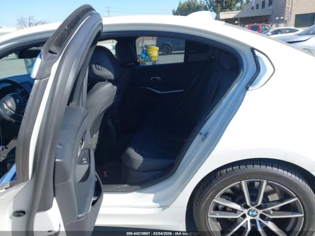 BMW 330, снимка 11 - Автомобили и джипове - 53649351