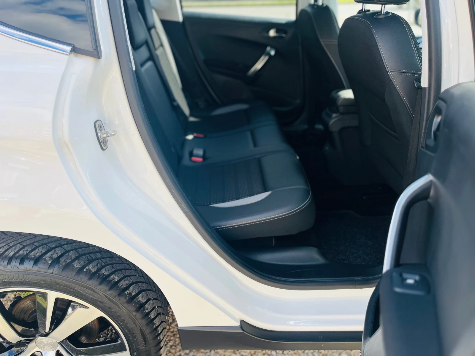 Peugeot 2008 1.2i NAVI-TOP | Mobile.bg — изображение 14