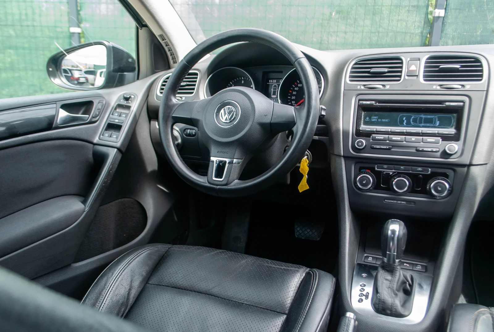 VW Golf 1.6TDI-AUTOMATIC-КОЖА-ПАНОРАМА-6М ГАРАНЦИЯ! - изображение 9