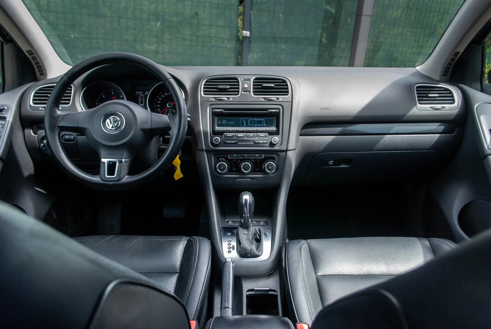 VW Golf 1.6TDI-AUTOMATIC-КОЖА-ПАНОРАМА-6М ГАРАНЦИЯ! - изображение 10