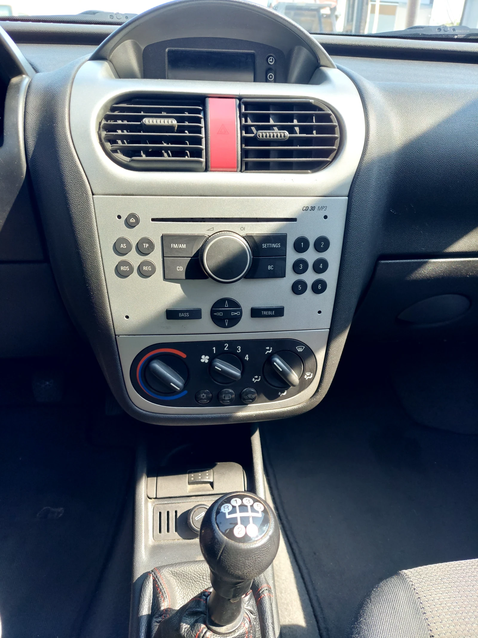 Opel Corsa Facelift - изображение 8