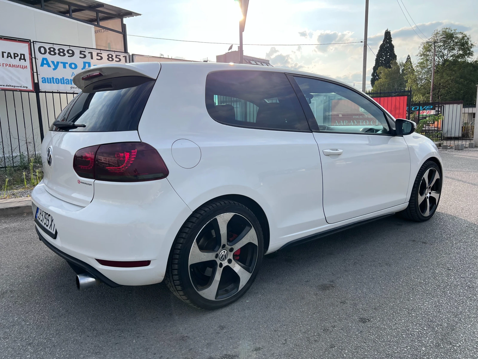 VW Golf GTI 211+ 6 Скорости Навигация Реални километри  - изображение 4