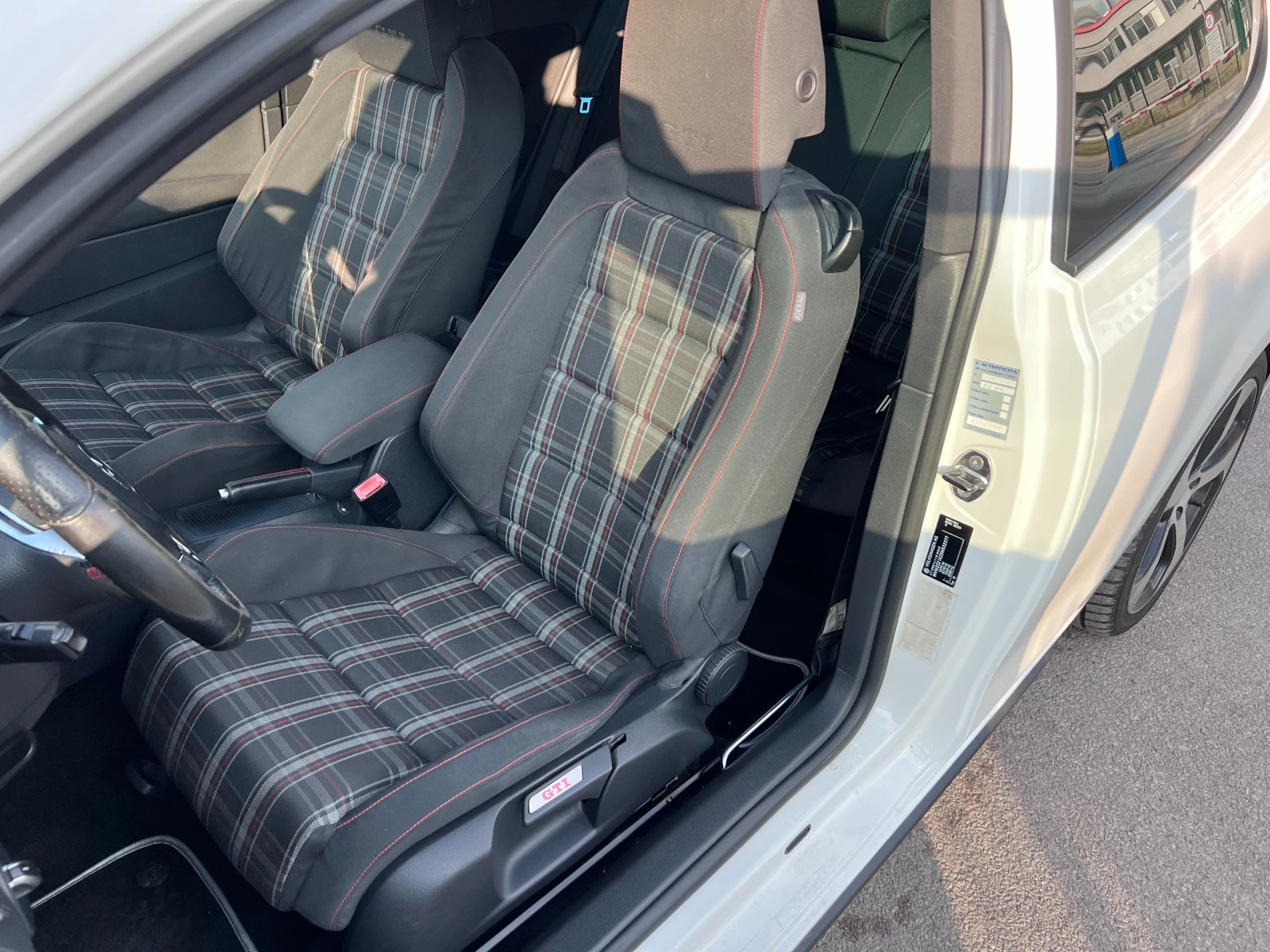 VW Golf GTI 211+ 6 Скорости Навигация Реални километри  - изображение 9
