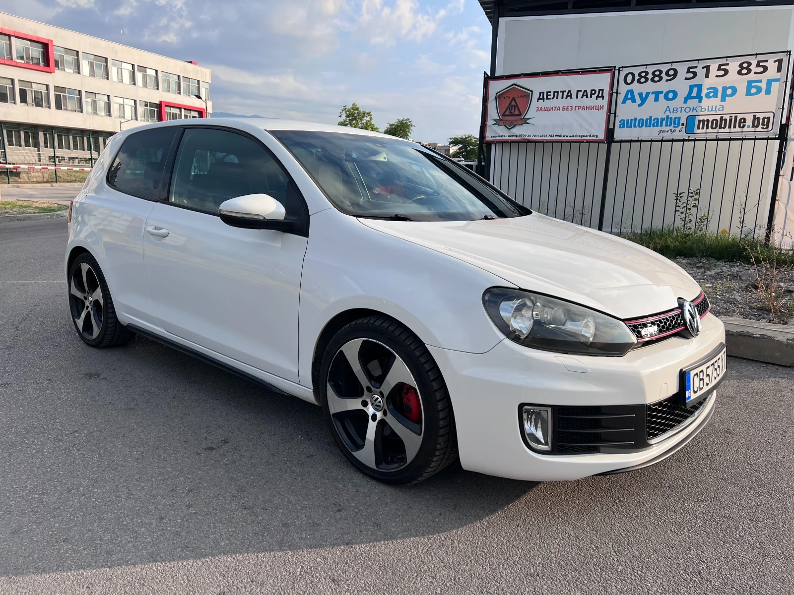 VW Golf GTI 211+ 6 Скорости Навигация Реални километри  - изображение 3