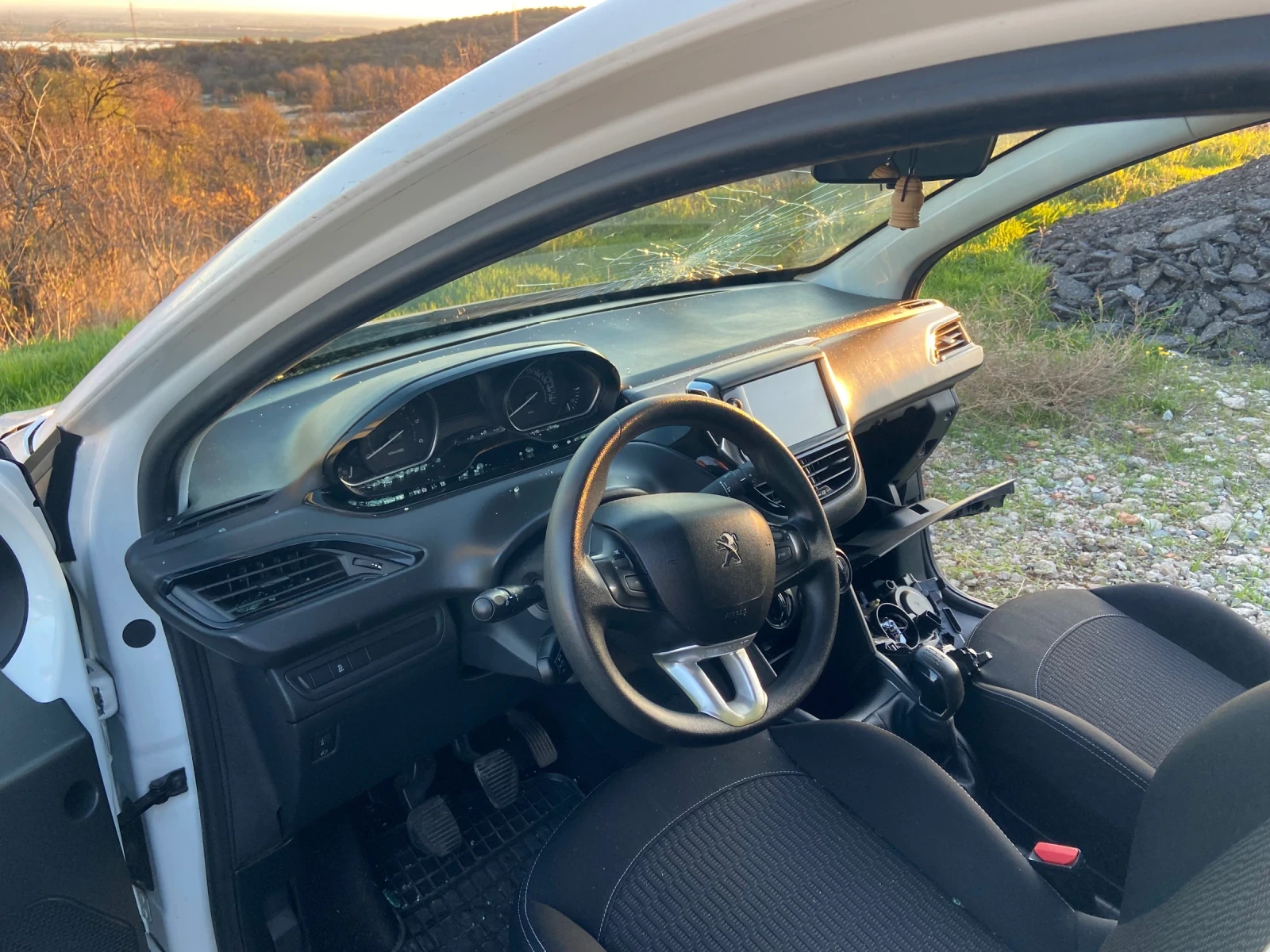 Peugeot 208 1, 6 - изображение 4