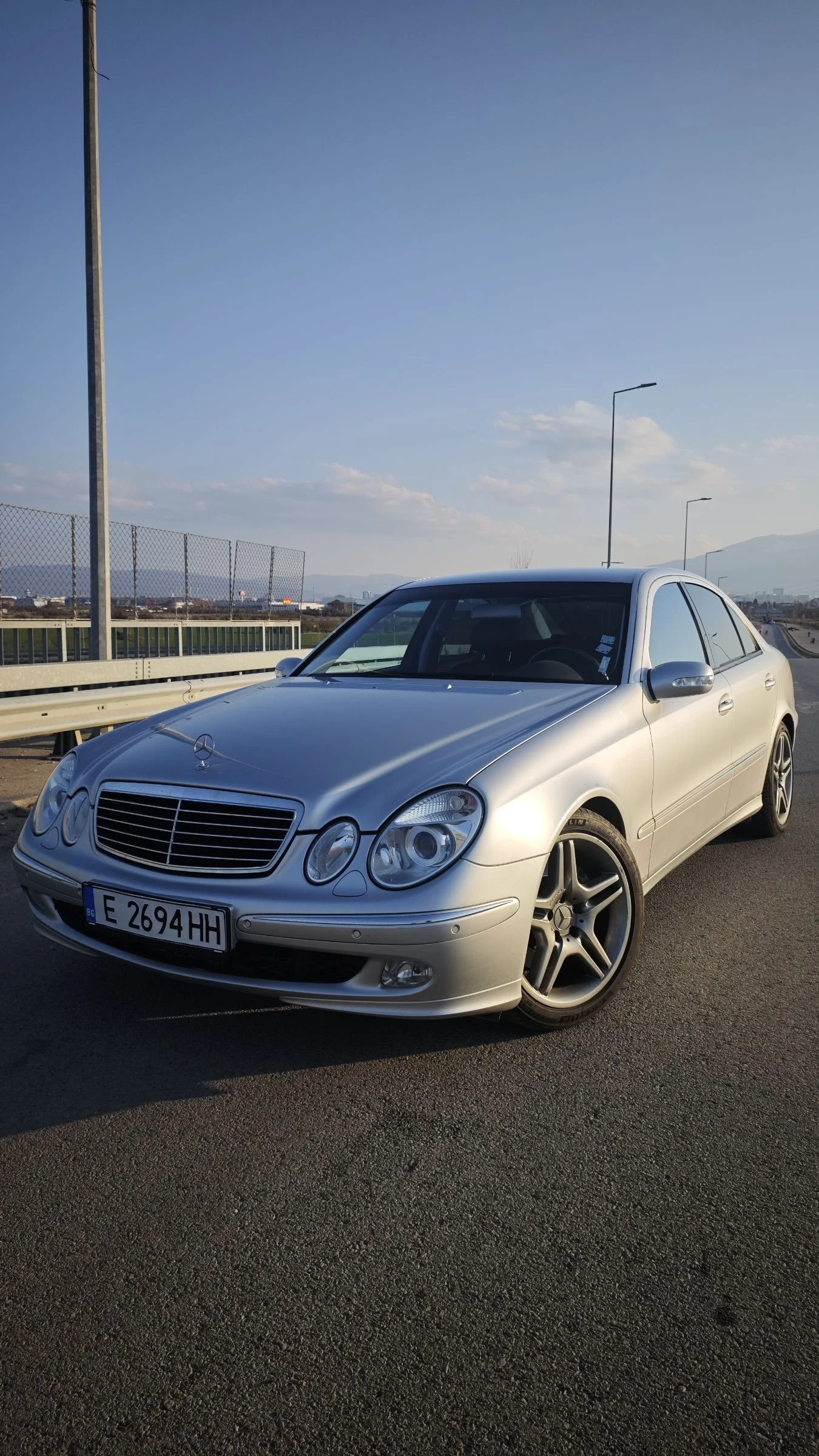 Mercedes-Benz E 500 РЕАЛНИ КМ/Без ръжда/Фабрична боя/Сервизна Книжка!