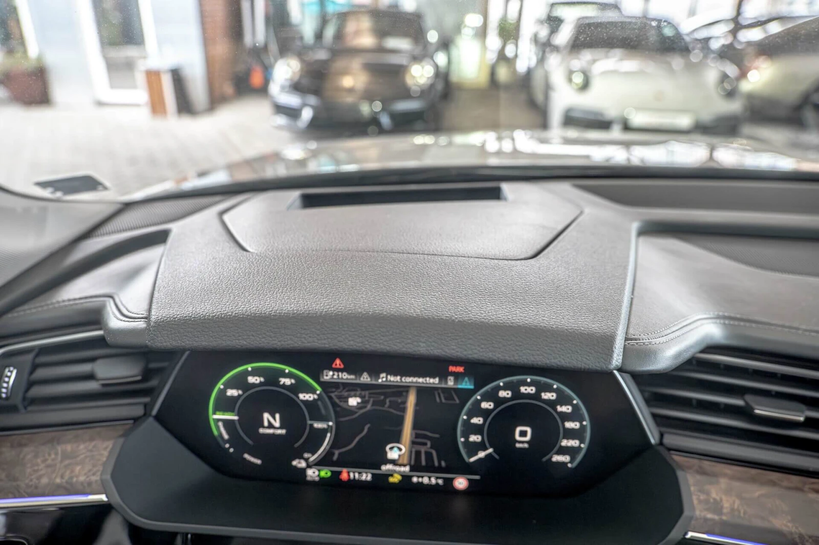 Audi E-Tron 55 95kWh/Quattro/Камера 360/Обдухване/Bang&Olufsen - изображение 10