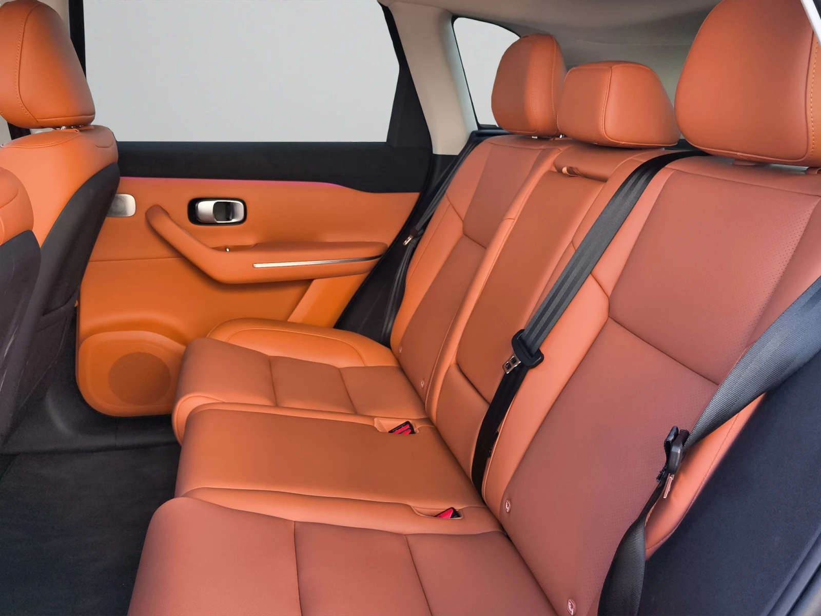 Leapmotor C10 DESIGN REEV 158kW 28, 4kWh//2507969, снимка 12 - Автомобили и джипове - 53827010