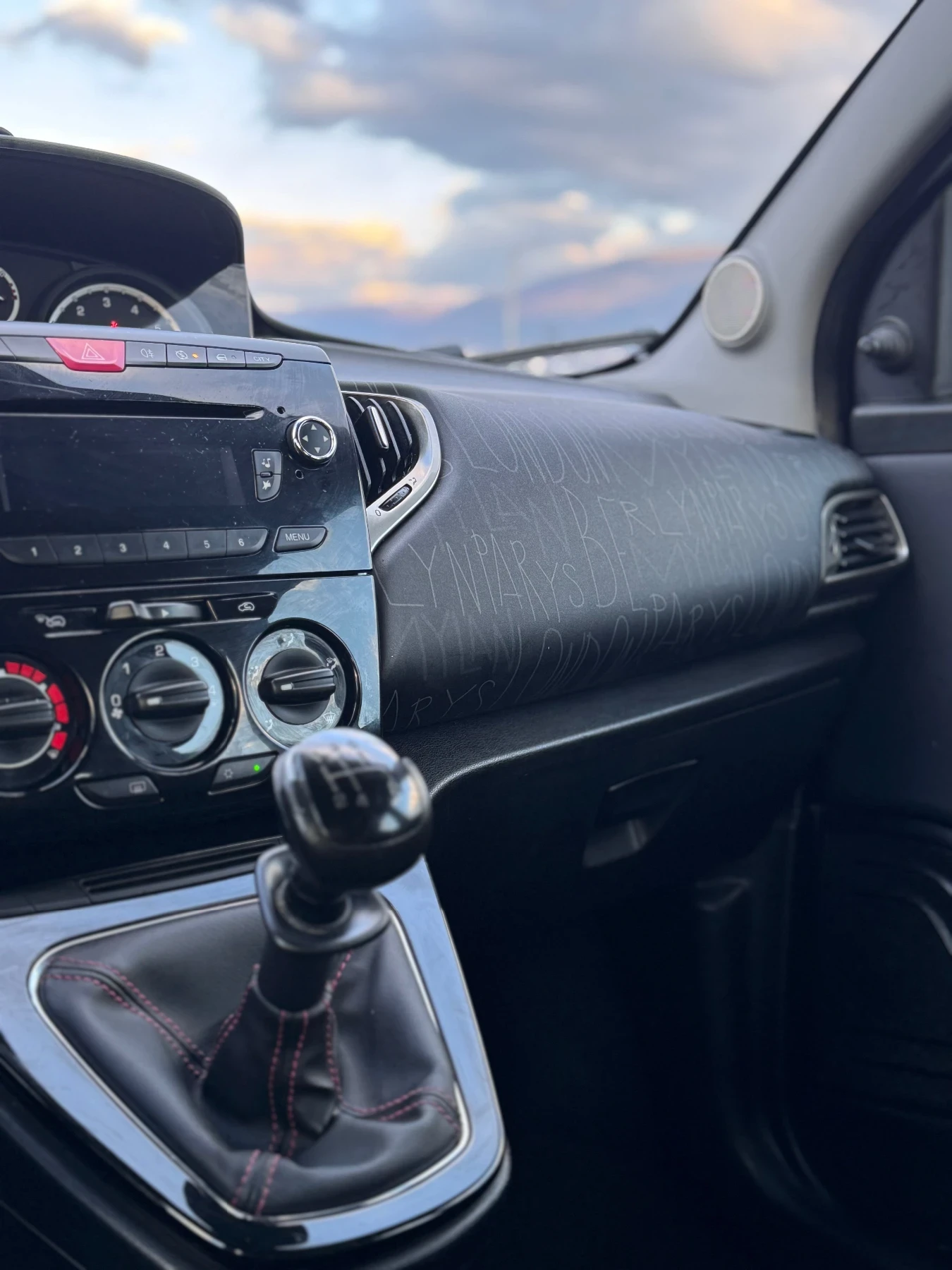 Lancia Ypsilon 1.3i/EURO 6B/EDITION, снимка 9 - Автомобили и джипове - 53990578