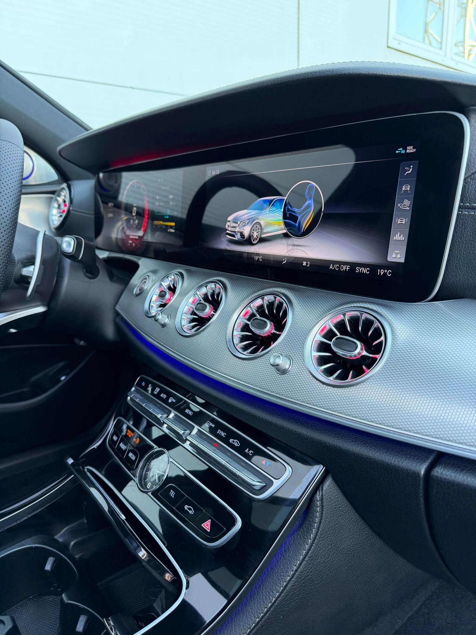 Mercedes-Benz E 220 Серв.ист., Facelift AMG пакет, снимка 13 - Автомобили и джипове - 54526386