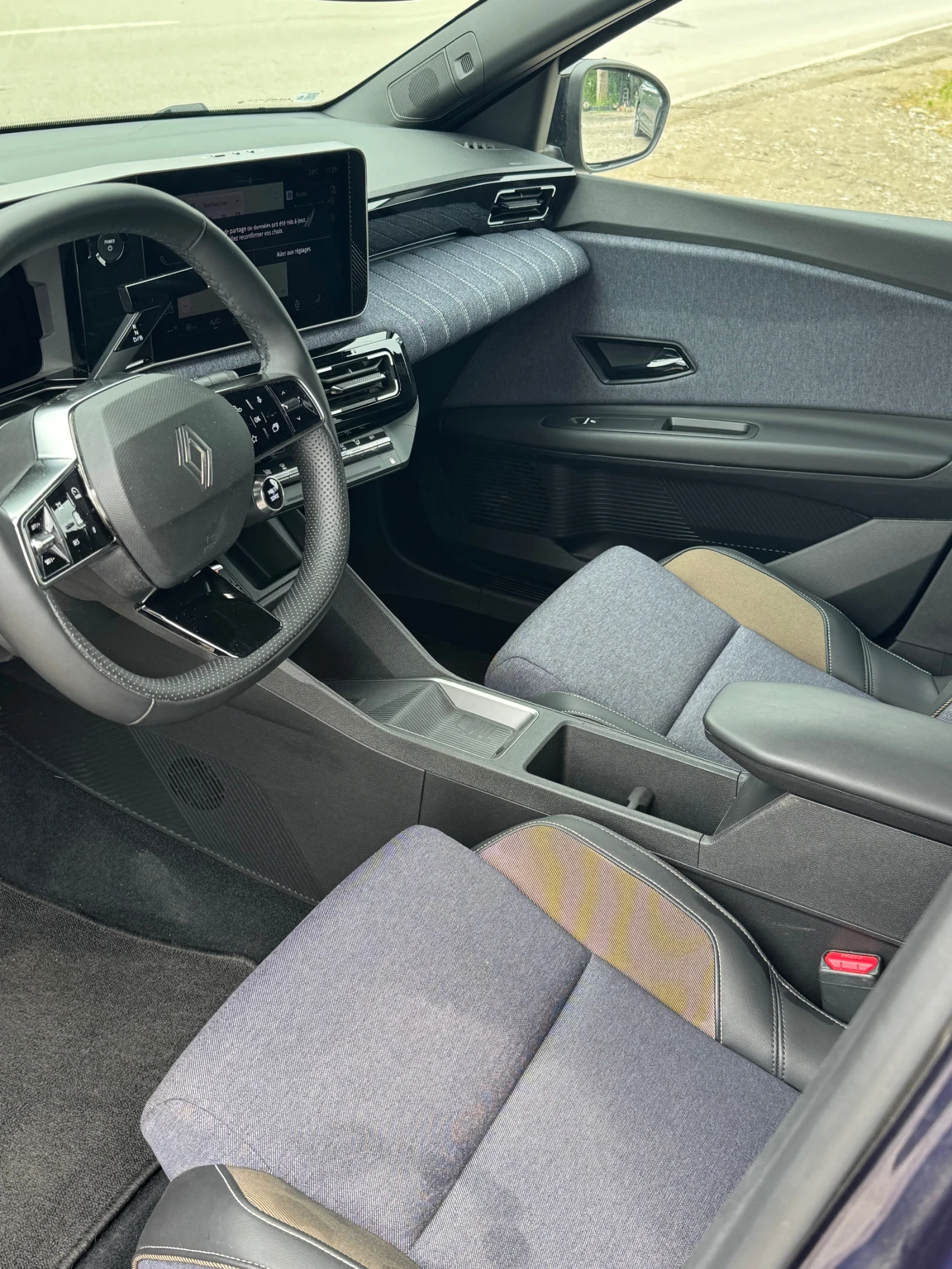 Renault 5 E-Tech Iconic Five, снимка 8 - Автомобили и джипове - 55034693