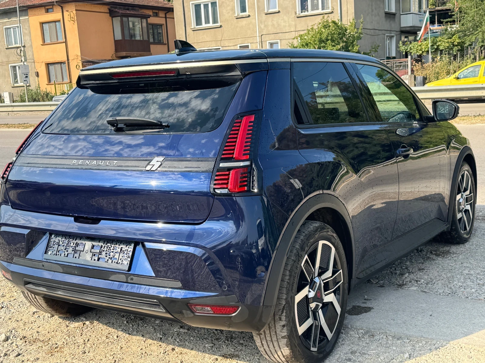 Renault 5 E-Tech Iconic Five, снимка 7 - Автомобили и джипове - 55034693