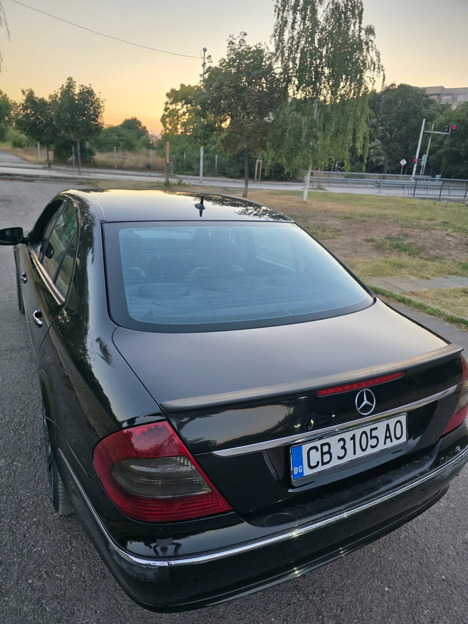 Mercedes-Benz E 220, снимка 14 - Автомобили и джипове - 55709088