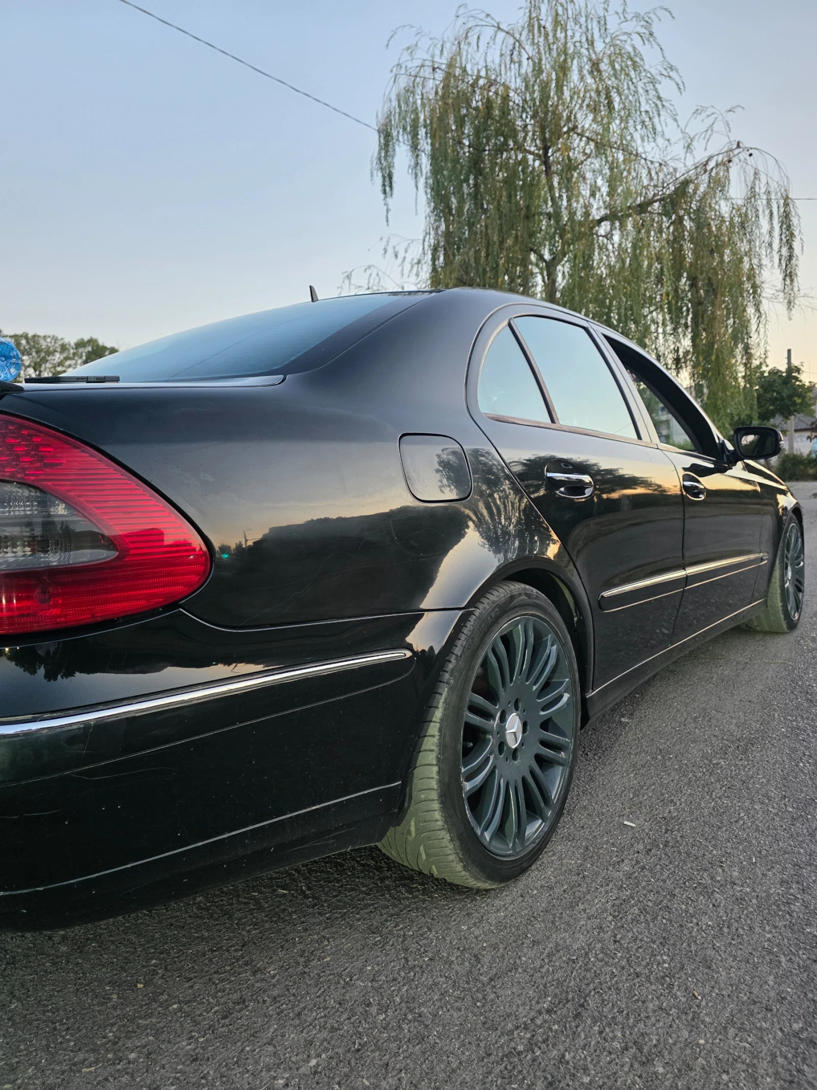 Mercedes-Benz E 220, снимка 4 - Автомобили и джипове - 55709088