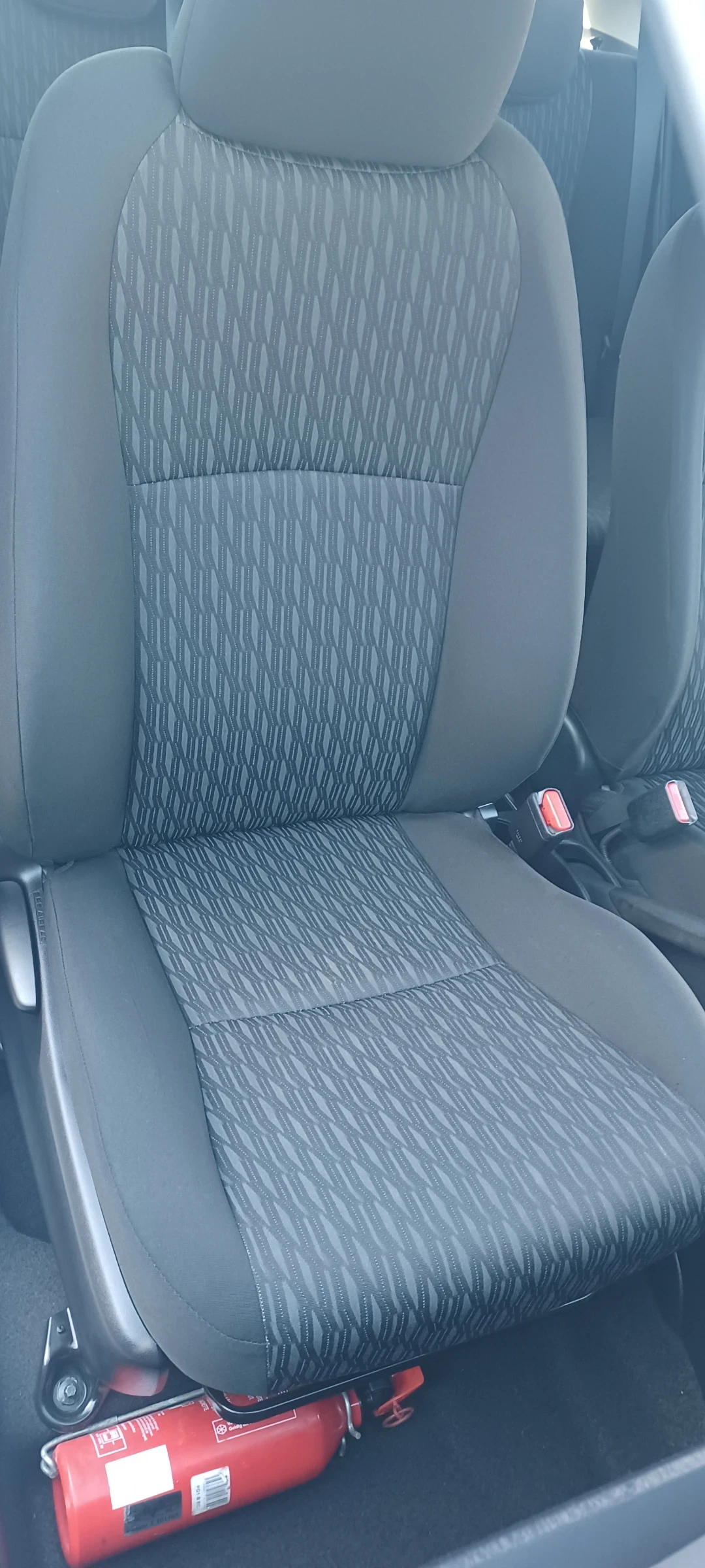 Toyota Yaris 1.4 D-4D, снимка 12 - Автомобили и джипове - 56201755