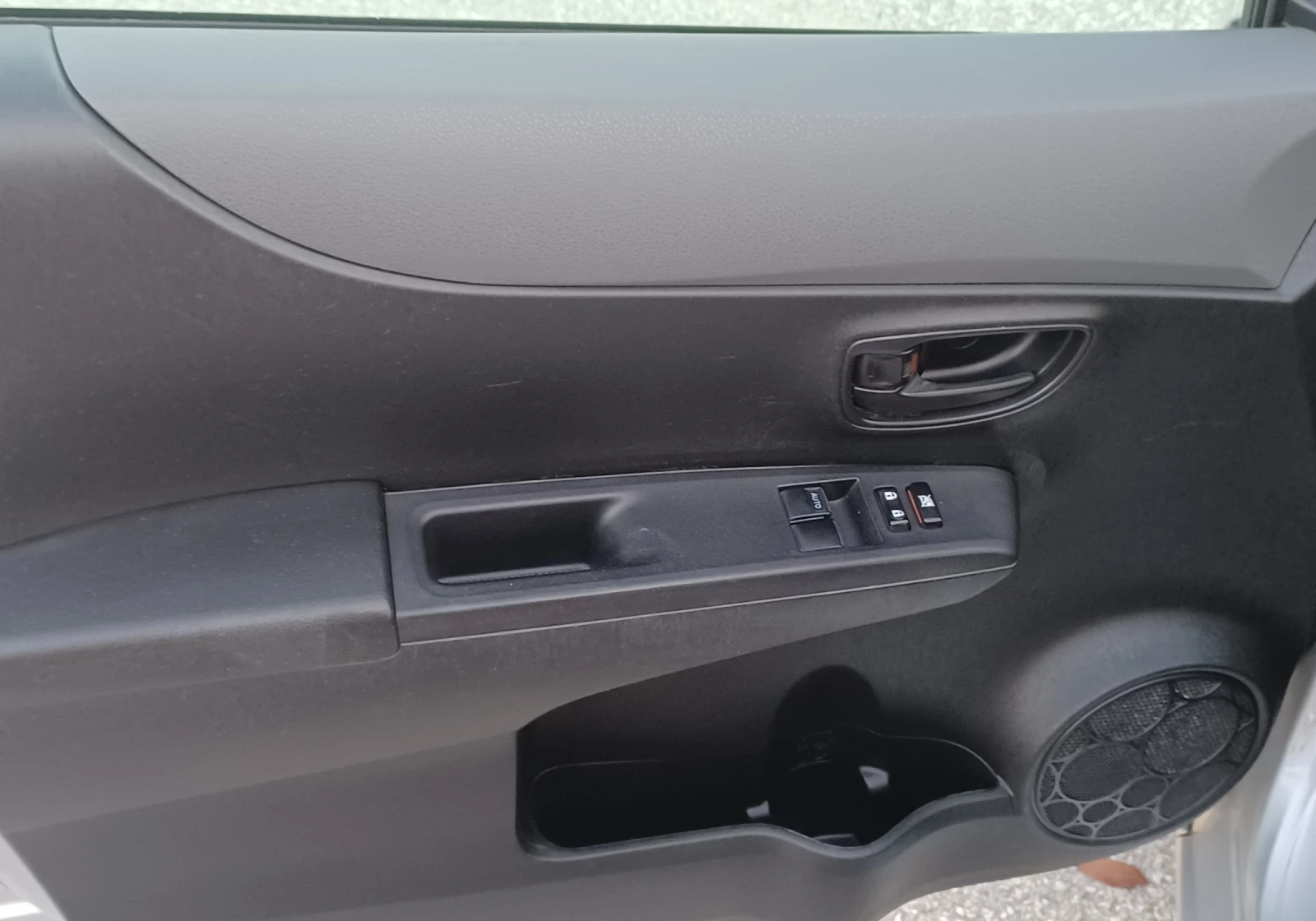 Toyota Yaris 1.4 D-4D, снимка 7 - Автомобили и джипове - 56201755