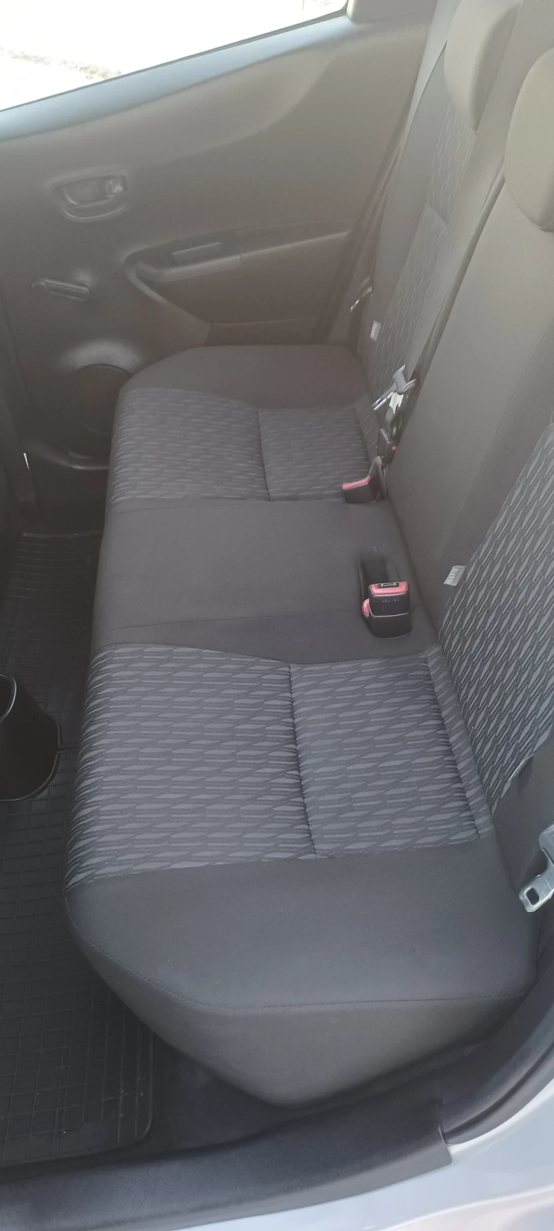 Toyota Yaris 1.4 D-4D, снимка 13 - Автомобили и джипове - 56201755