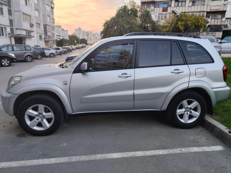 Toyota Rav4, снимка 9 - Автомобили и джипове - 48272943