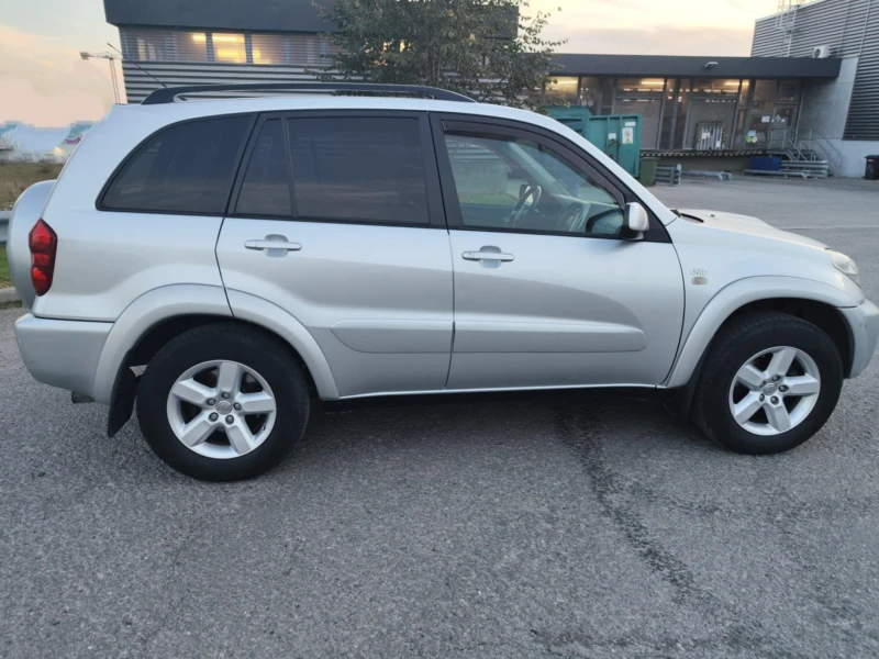 Toyota Rav4, снимка 5 - Автомобили и джипове - 48272943