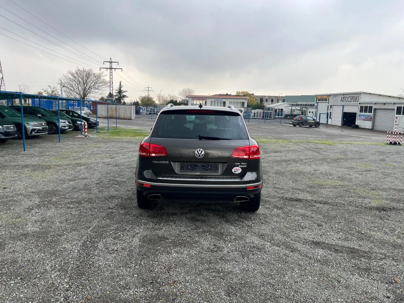 VW Touareg 3, 0TDi НАПЪЛНО ОБСЛУЖЕН! АВТОМАТ КОЖА НАВИ ПОДГРЕ, снимка 6 - Автомобили и джипове - 52375760