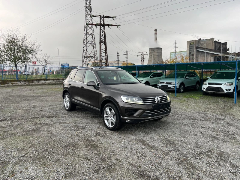 VW Touareg 3, 0TDi НАПЪЛНО ОБСЛУЖЕН! АВТОМАТ КОЖА НАВИ ПОДГРЕ, снимка 3 - Автомобили и джипове - 52375760