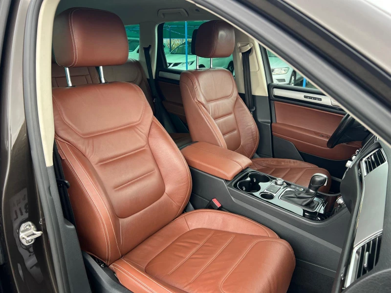 VW Touareg 3, 0TDi НАПЪЛНО ОБСЛУЖЕН! АВТОМАТ КОЖА НАВИ ПОДГРЕ, снимка 14 - Автомобили и джипове - 52375760