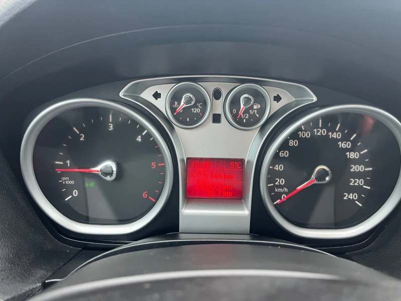 Ford Kuga 2.0 Titanium, снимка 15 - Автомобили и джипове - 53439079