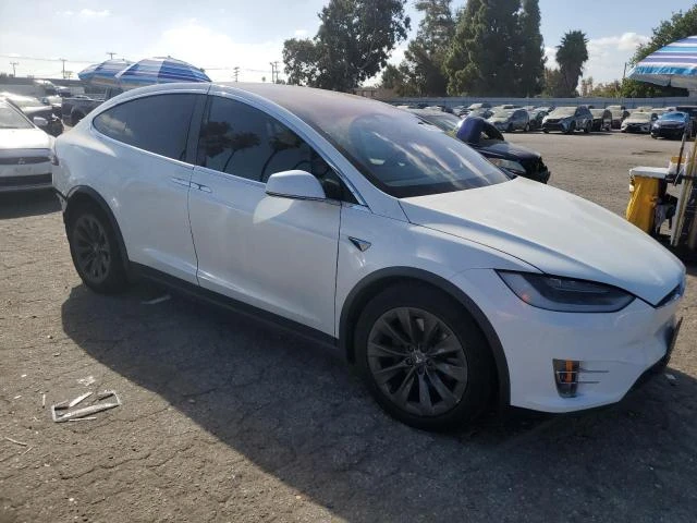 Tesla Model X  - изображение 4