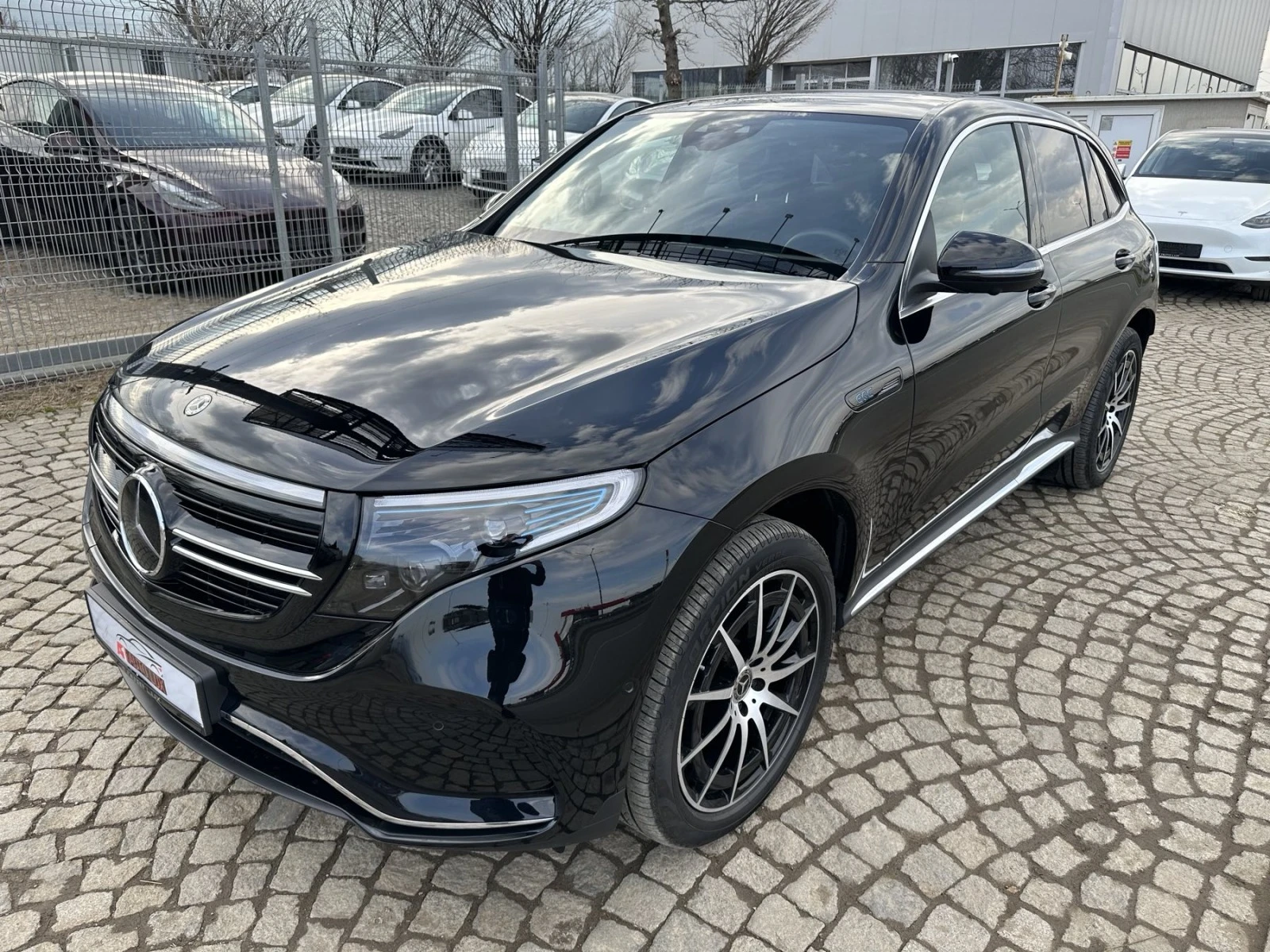 Mercedes-Benz EQC EQC400/4MATIC AMG Distronik,BURMESTER,8000.Км!!! - изображение 3