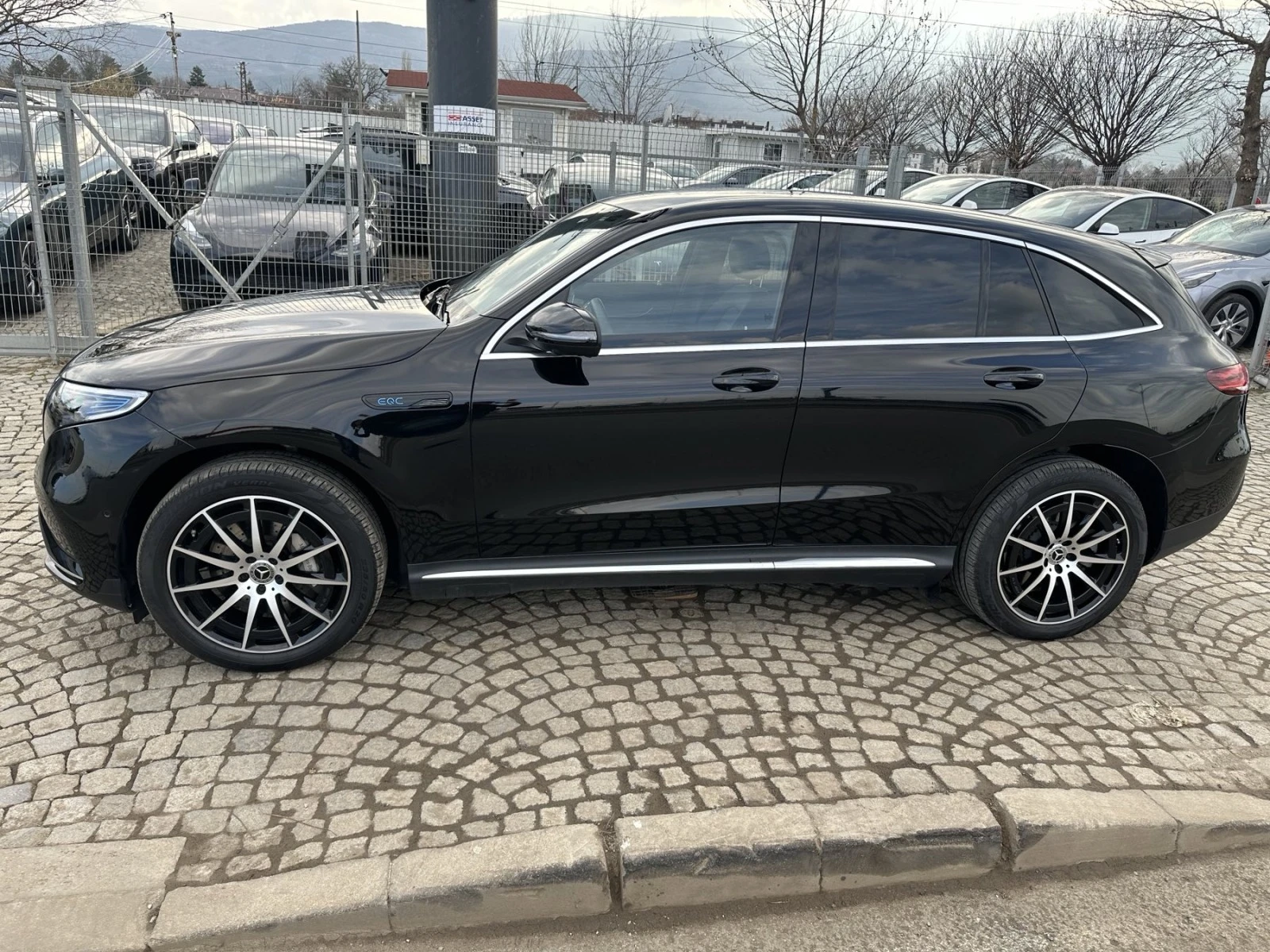 Mercedes-Benz EQC EQC400/4MATIC AMG Distronik,BURMESTER,8000.Км!!! - изображение 4