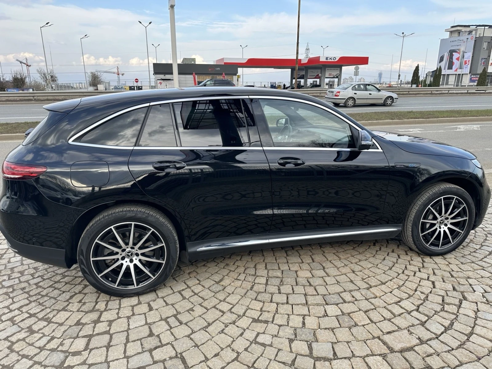 Mercedes-Benz EQC EQC400/4MATIC AMG Distronik,BURMESTER,8000.Км!!! - изображение 5